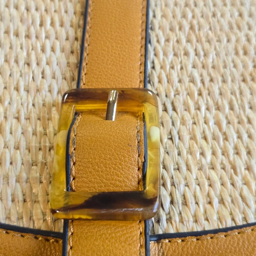 Izzy & Ali Crossbody Bag Womens Small Tan Woven Straw Faux Leather Saddle Purse